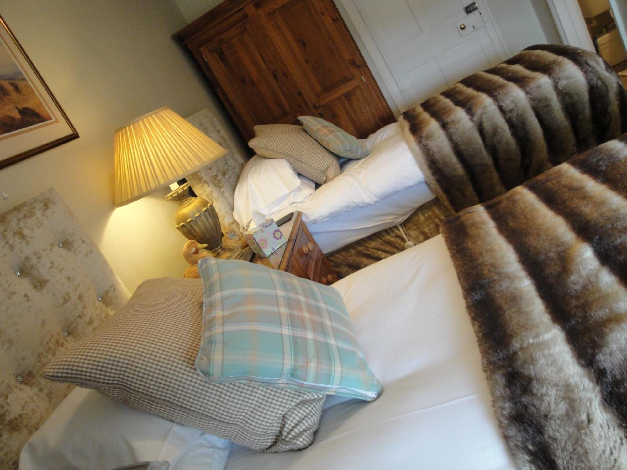 Bed and Breakfast Cary Fitzpaine House Babcary Habitación foto